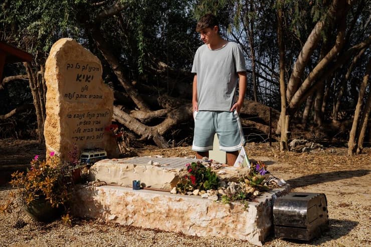 יגיל יעקב, שורד השבי, חוזר לקיבוץ ניר עוז 