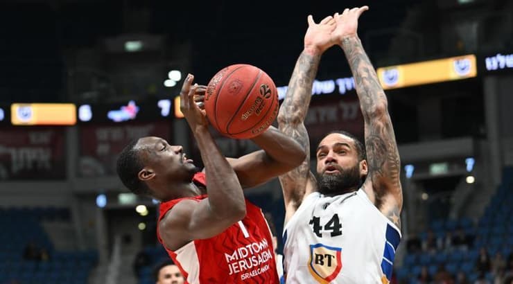 ג'ארד הארפר מתקשה