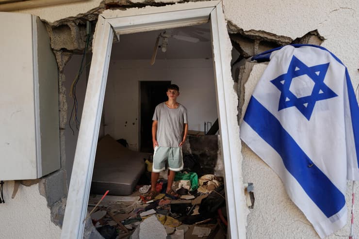 יגיל יעקב, שורד השבי, חוזר לקיבוץ ניר עוז 