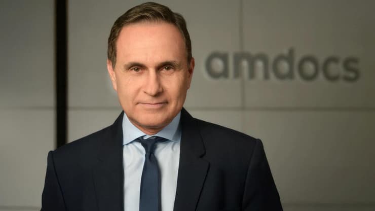 מנכ"ל אמדוקס היוצא שוקי שפר