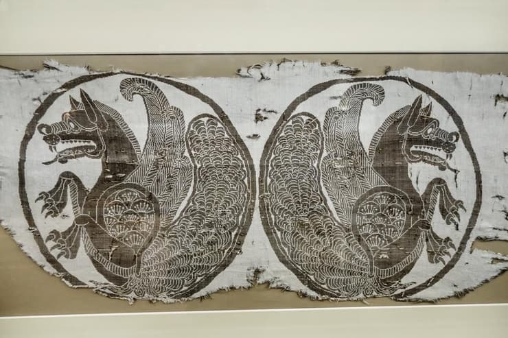 הדמות המיתולוגית סימורג על בד משי בטהרן