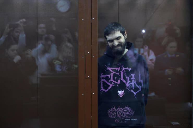 רוסיה קומיקאי סטנדאפיסט ארטמי אוסטנין 6 שנות מאסר בגלל בדיחה