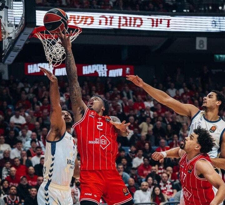 הפועל ת"א אנטוניו בלייקני ולנסיה