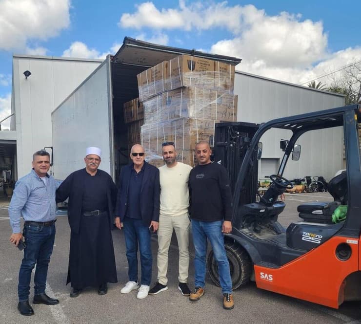 הדרוזים ב ישראל יצאו ב מסע גיוס תרומות מיוחד למען ה דרוזים ב סוריה  תרמו עבורם 2500 מעילים בשביל להתמודד עם ה חורף 