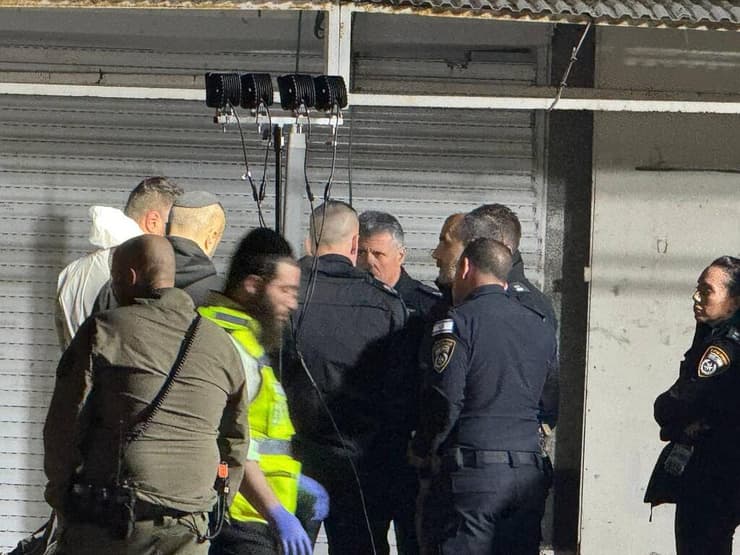 המפכ"ל דני לוי בזירת הפיצוץ בקריות