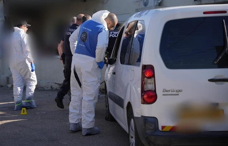 מפכ"ל המשטרה דני לוי בזירת הרצח המשולש בכפר סוואעד