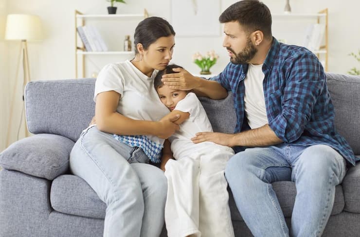 צילום: shutterstock הורות משפחה הורים צעירים