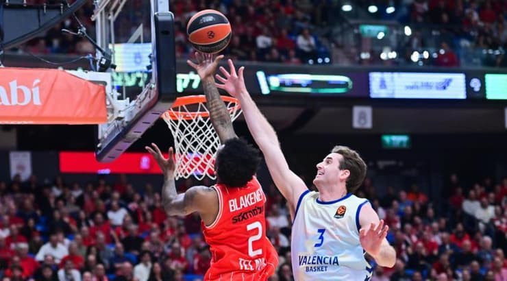 אנטוניו בלייקני עולה לטבעת