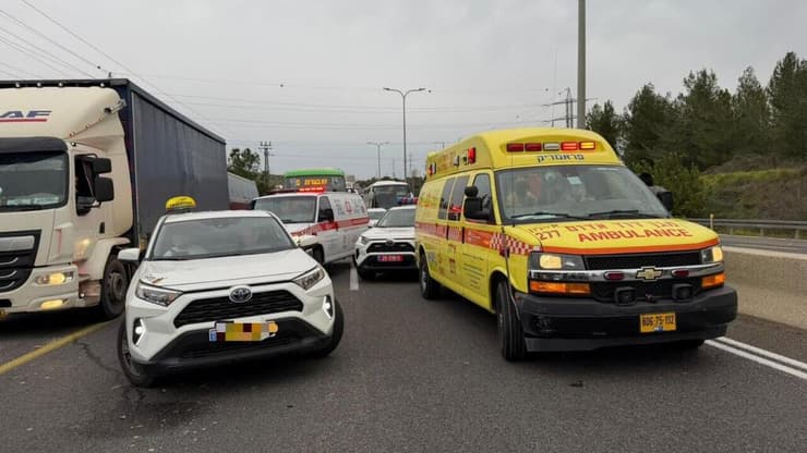 תאונה בכביש 443