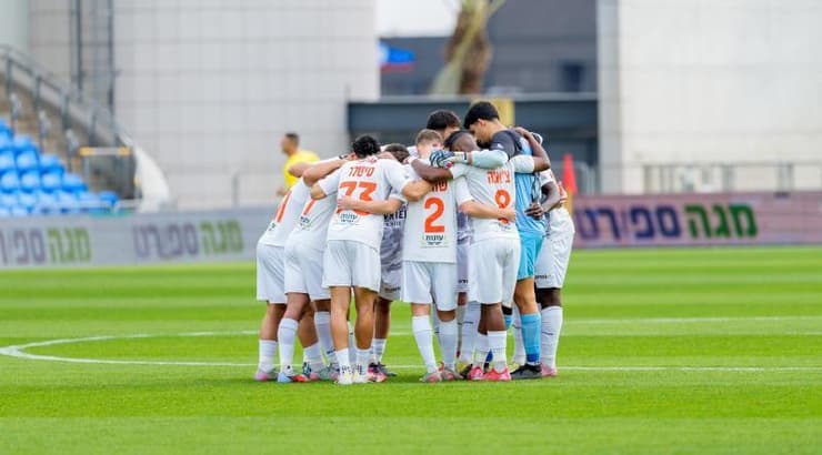 שחקני הפועל כפר שלם