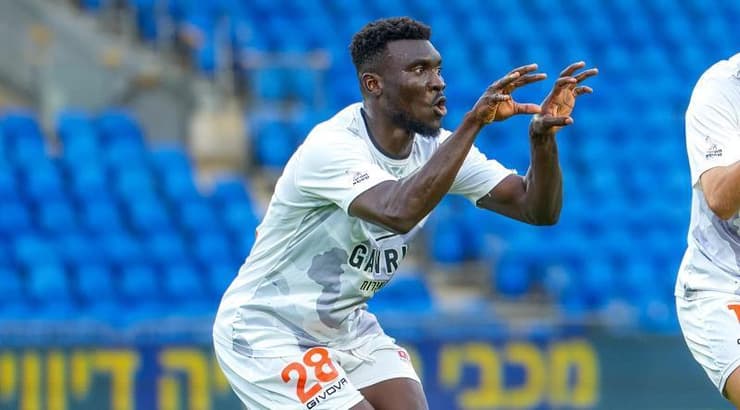 אבנעזר ממאטה ממשיך לרקוד