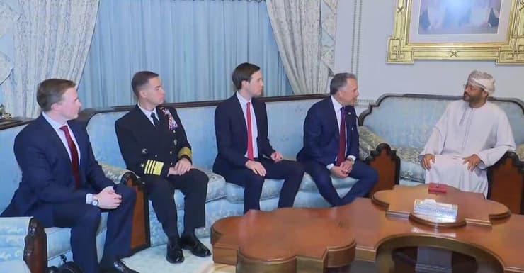 בראד קופר אדמירל מפקד פיקוד המרכז סנטקום של ארה"ב בפגישה בעומאן