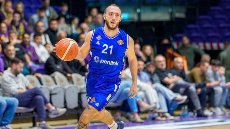 כבר פרק מכדורסל. היידיגר