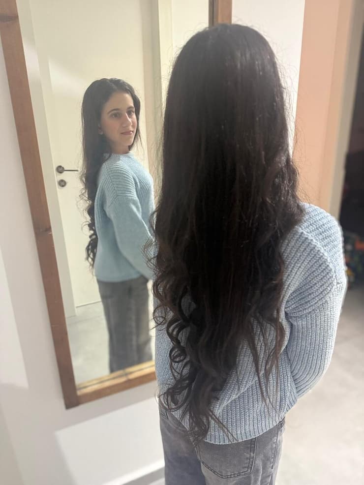 גאיה עם השיער הארוך. ביקשה לתרום כפי יכולתה   