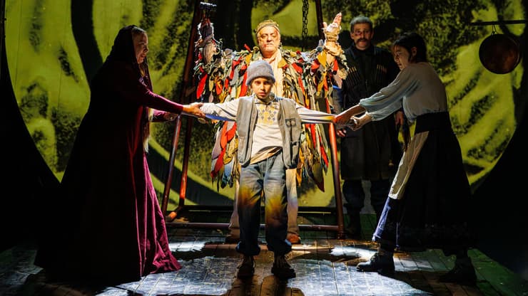 מתוך "מעגל הגיר הקווקזי", בהבימה