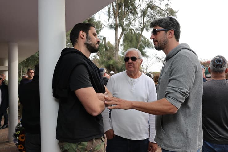 עומרי כספי וליאור אליהו בהלווית דייויד פדרמן