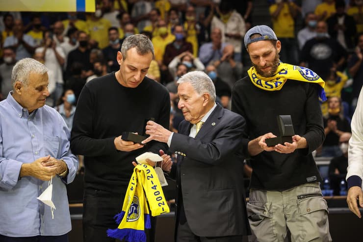 דייויד פדרמן יחד עם שמעון מזרחי, דורון שפר ועודד קטש בטקס היכל התהילה של מכבי ת"א