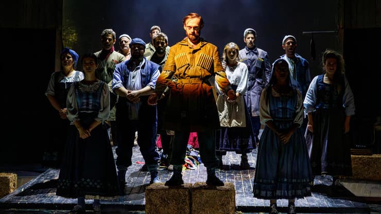 מתוך "מעגל הגיר הקווקזי", בהבימה