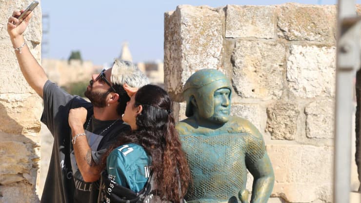 שומרי החומות חוזרים