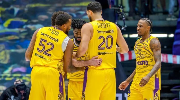 שחקני הפועל חולון