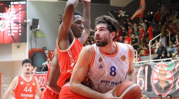 יונתן אטיאס במהלך