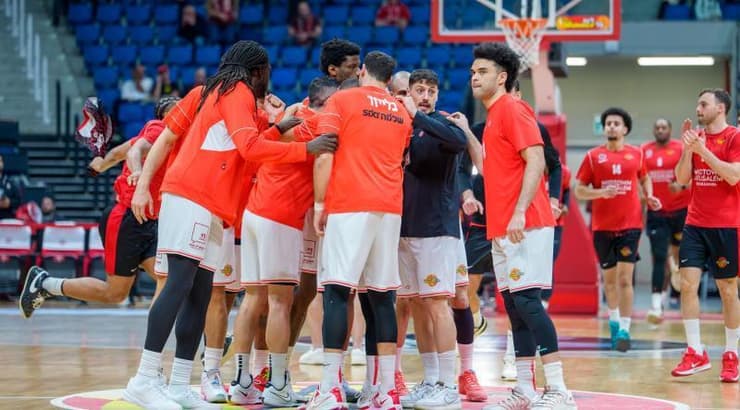 הפועל תל אביב בחימום, רוצה לנקום