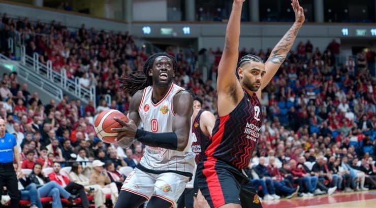 ג'ונתן מוטלי ואנטוני לאמב