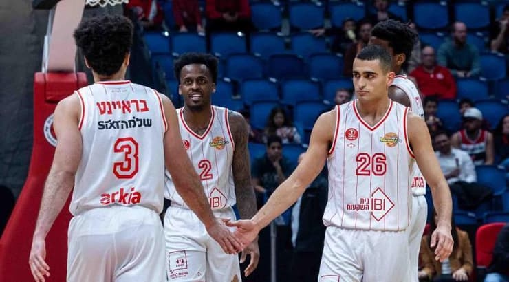 שחקני הפועל תל אביב מאוכזבים