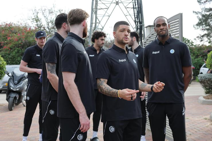 שחקני מכבי ת"א אושיי בריסט, איפה לונדברג בהלווית דייויד פדרמן