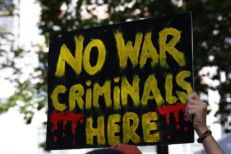 מפגינים נגד ביקור הנשיא הרצוג בסידני