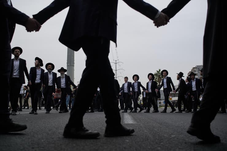 הפגנת חרדים בצומת קוקה קולה