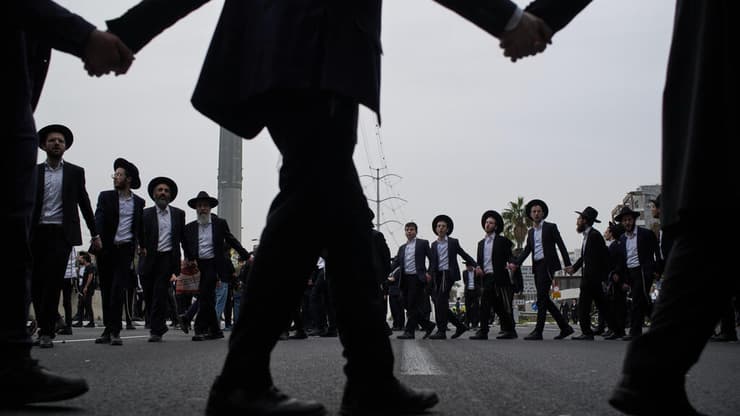 הפגנת חרדים בצומת קוקה קולה