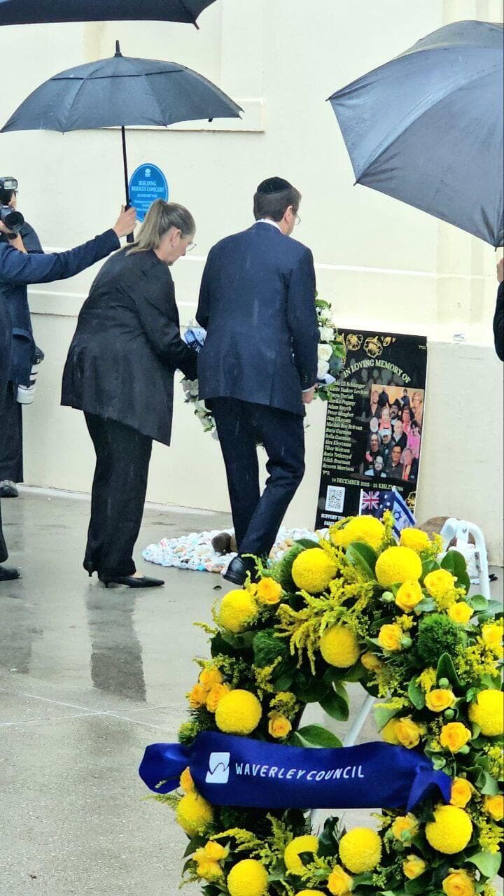 ביקור הנשיא באתר ההנצחה לנפגעי הפיגוע בבונדיי ביץ'