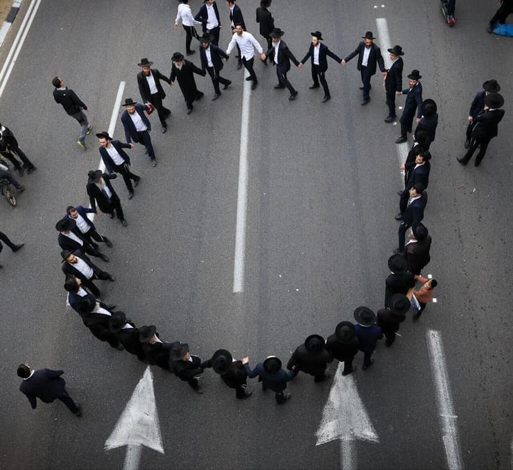 הפגנת חרדים בצומת קוקה קולה