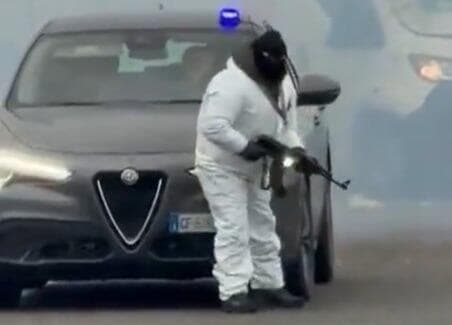  איטליה ברינדיסי שוד רכב משוריין להובלת מזומנים מול המצלמות