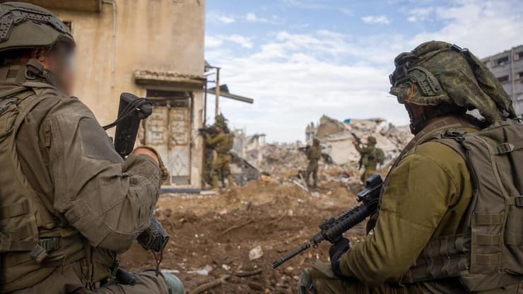 "מרגע שאומרים 'לחימה עצימה' אני נכנסת הביתה, ומתפללת". לוחמים בלב עזה (צילום: דובר צה"ל) פעילות כוחות חטיבת אלכסנדרוני במבצע ״לב אמיץ״