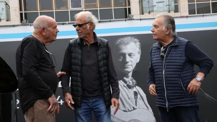 "עצוב לי נורא על המוות שלו". קובי אשרת, אושיק לוי ושלמה וישינסקי באירוע הפרידה ממתי כספי (צילום: מוטי קמחי) קובי אשרת, אושיק לוי ושלמה וישינסקי