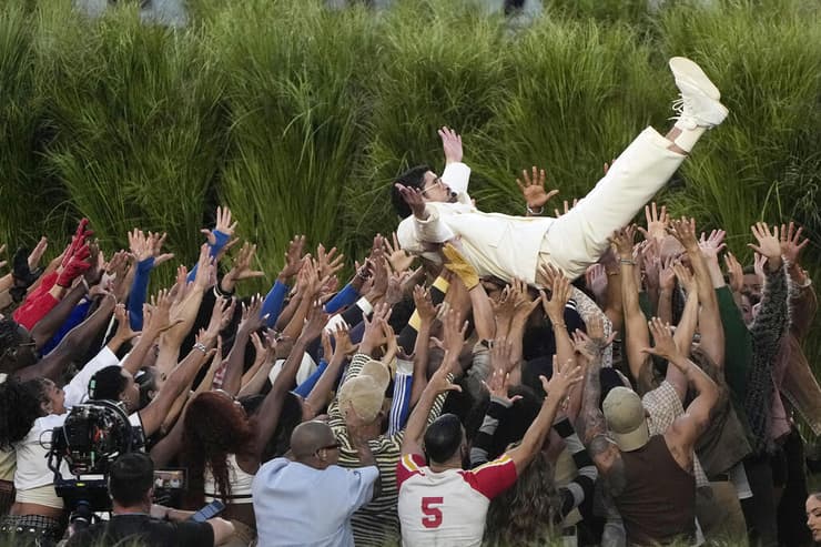 הנשיא טען שההופעה היא "סטירת לחי" בפרצופה של אמריקה (צילום: Thearon W. Henderson/Gettyimages) באד באני במופע המחצית בסופרבול