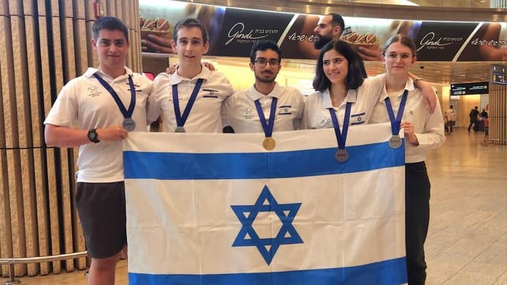 "כל הקבוצה מעלה את הרמה ביחד" (צילום: יח"צ מדעני העתיד) מדעני העתיד