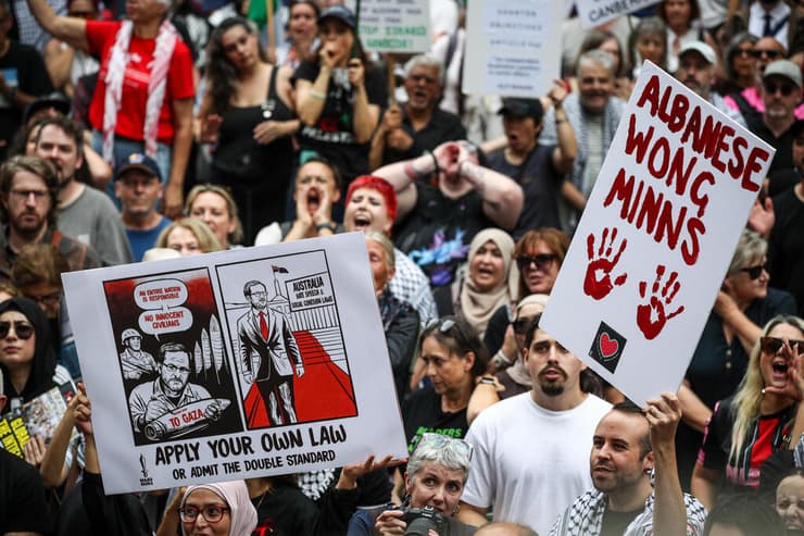 מפגינים נגד ביקור הנשיא הרצוג בסידני