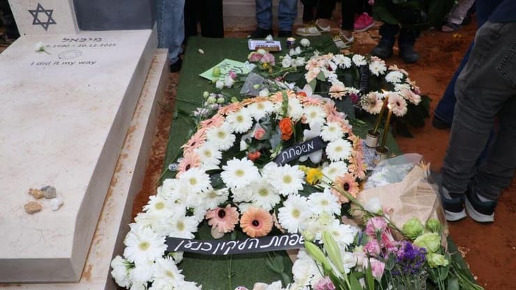 מתוך הלוויתו של מתי כספי (צילום: מוטי קמחי) מתוך הלוויתו של מתי כספי