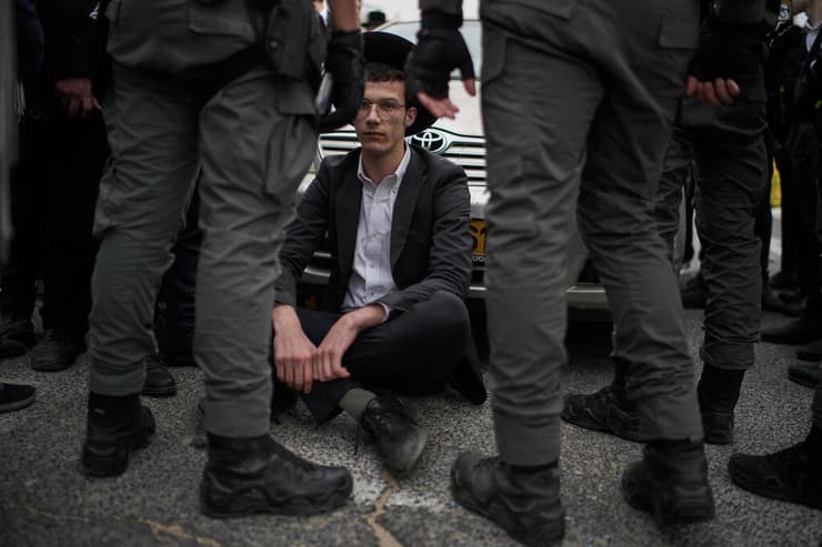 הפגנת חרדים בצומת קוקה קולה