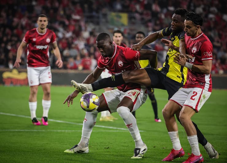 הפועל באר-שבע גיא מזרחי, ג'יברלי דיופ בית"ר ירושלים ג'ונבוסקו קאלו 