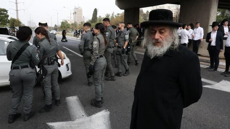 הפגנת חרדים בצומת קוקה קולה