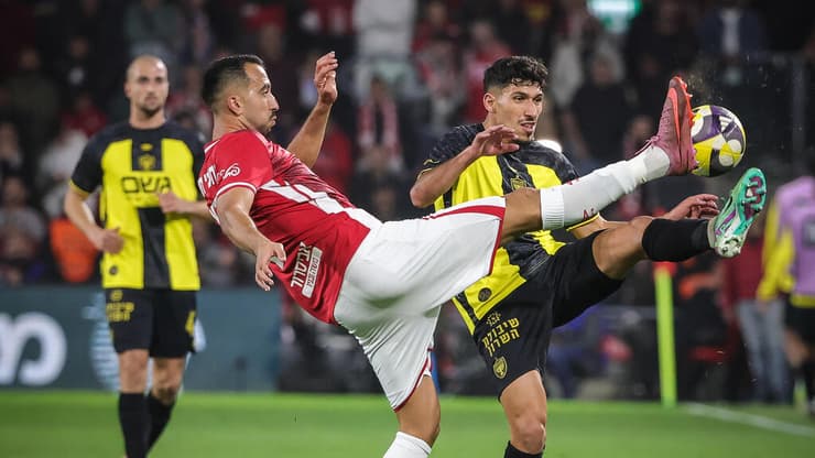 ליגת העל תחזור בשבוע הבא. ירדן כהן מול אליאל פרץ (צילום: עוז מועלם ) הפועל באר-שבע אליאל פרץ בית"ר ירושלים ירדן כהן