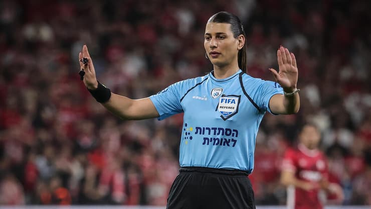 לא תפתח את העונה. ספיר ברמן (צילום: עוז מועלם ) הפועל באר-שבע בית"ר ירושלים שופטת ספיר ברמן