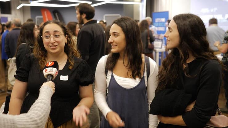 "אני לא לבד. יש מישהו שתומך בי", משמאל: יעל, ארי, אריאלה (מתוך הכתבה) אירוע עולים חדשים נפש בנפש יעל, ארי, אריאלה