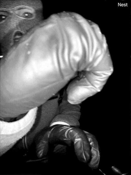 חשוד ב חטיפה של ננסי גאת'רי שתועד בפתח ביתה רגע לפני שניתק את המצלמה ב-1 בפברואר