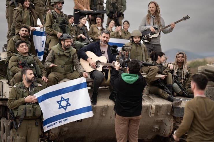 להקת "התקווה 6" מופיעה בפני חיילים