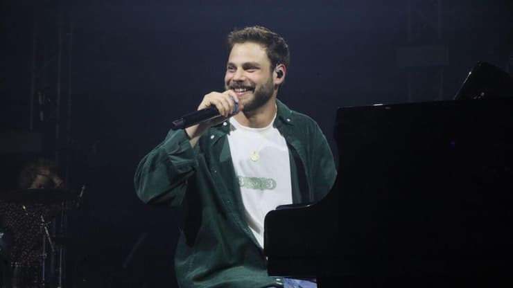 הופעה של שורד השבי, אלון אהל